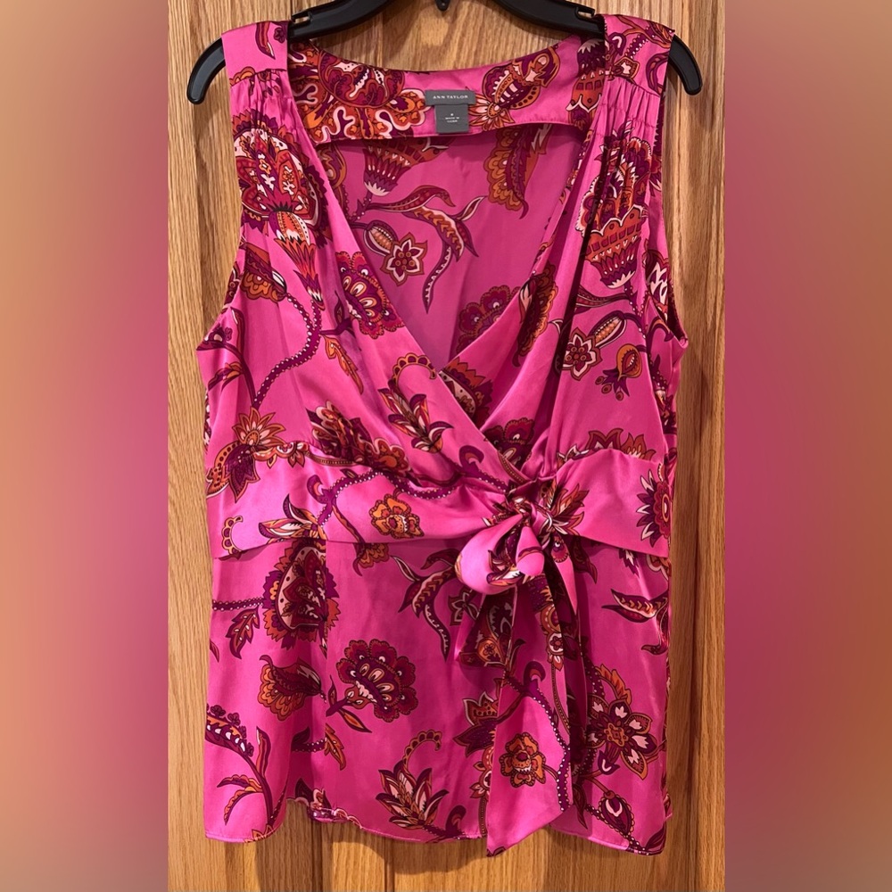 Ann Taylor Silk V-Neck Faux Wrap Side Tie Flowy Pink Floral Shell Top Size 8‎